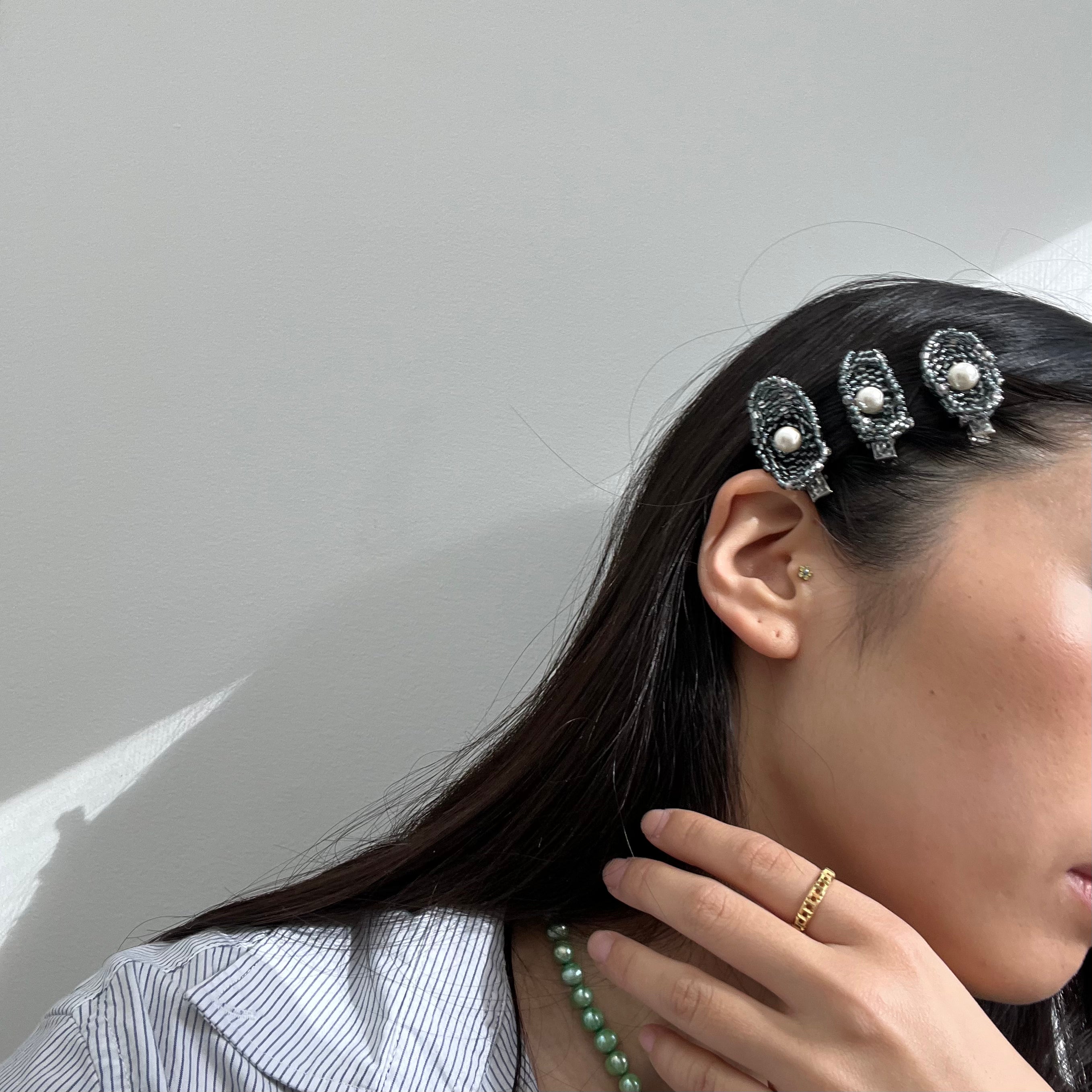 OYSTER HAIR CLIPS