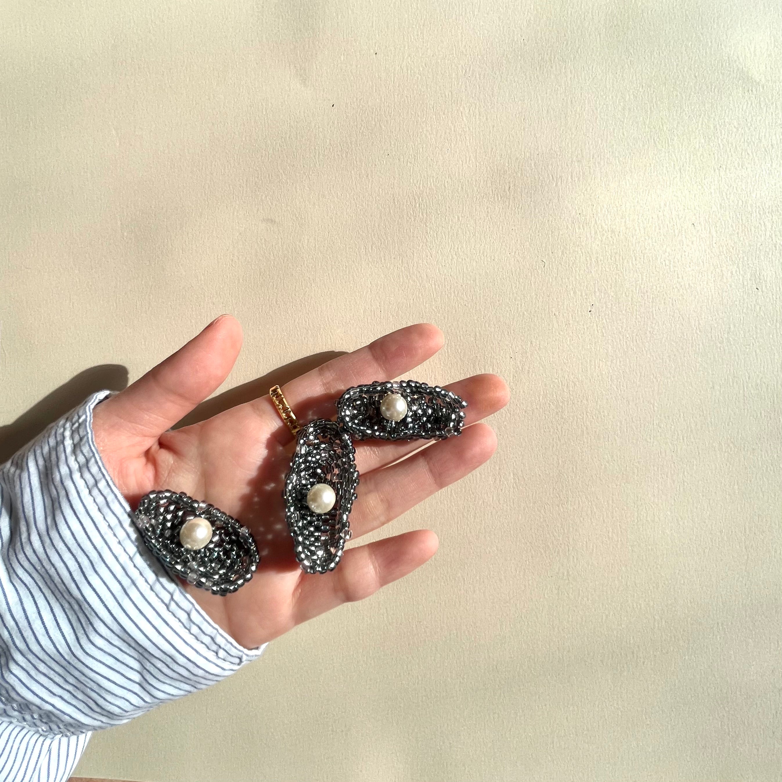OYSTER HAIR CLIPS