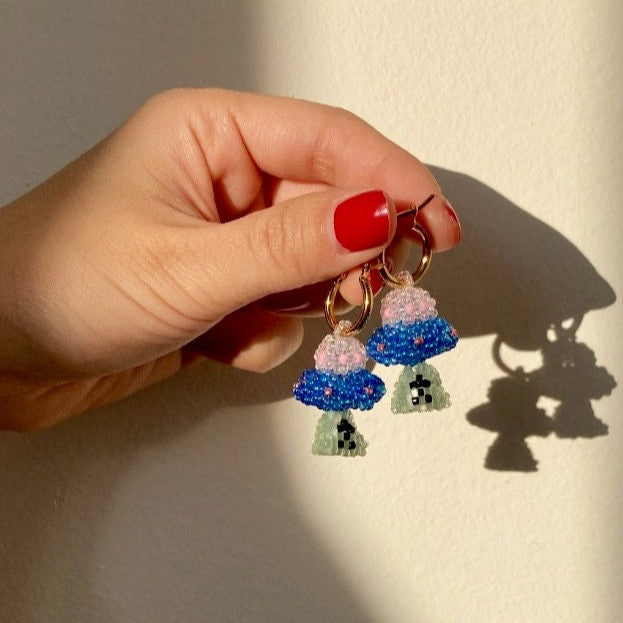 ufo novelty alien dangle glass crystal bead unique statement delicate lightweight spaceship weird